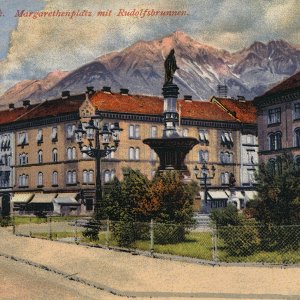 Innsbruck. Margarethenplatz mit Rudolfsbrunnen