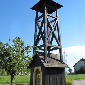 Glockenturm mit Kapelle