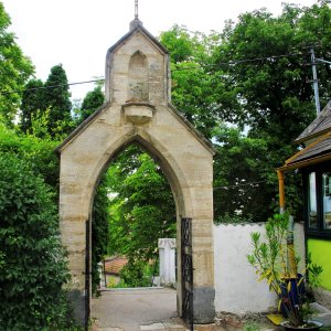Kirchhofeingang in Glaubendorf