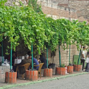 Leben in der Nähe der Theodosianischen Mauer