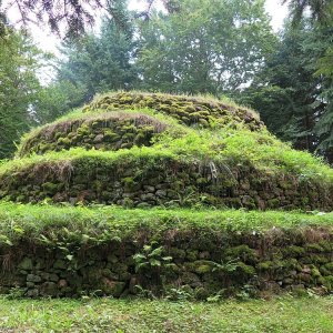 Die Stufenpyramide am Steinberg