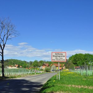 Südsteirische Weinstraße, Staatsgrenze Straßenmitte