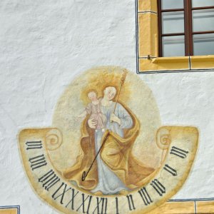 Sonnenuhr am Rathaus von Tamsweg