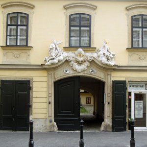 Haus zur Hl. Dreifaltigkeit (Wien, 8.)