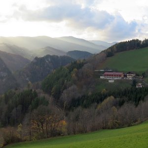 Letzte Sonnenstrahlen über den Adlitzgräben