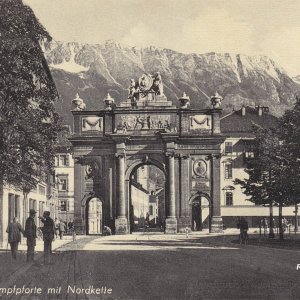 Innsbruck, Triumphpforte mit Nordkette