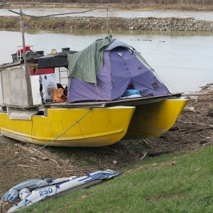 gestrandet im Hafen von Hainburg