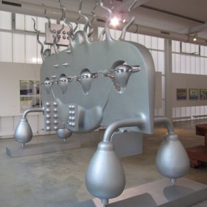 Skulpturen von Bruno Gironcoli