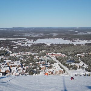 Blick auf Levi und die zugefrorenen Seen