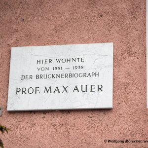 Prof. Max Auer Gedenktafel in Vöcklabruck