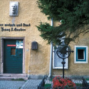 Franz Xaver Gruber Grab in Hallein vor seinem Wohnhaus