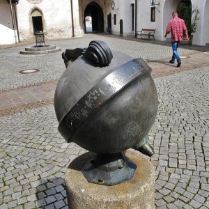 Medium 'Kugelsonnenuhr' in der Kategorie 'Sonnenuhren Niederösterreich'
