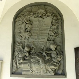 Grabmal bei der Hofkirche in Luzern