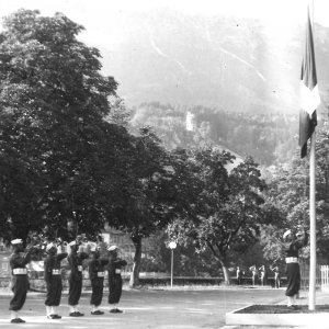 Flaggenparade Alliierte Innsbruck 1945