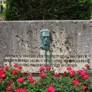 Gedenkstein "Kremser Hasenjagd" Friedhof Stein