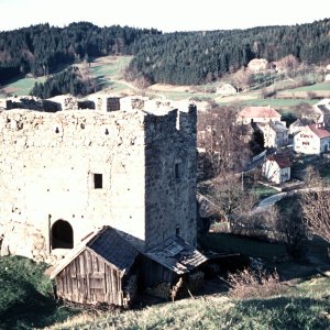 Batterieturm Burgruine Waxenberg