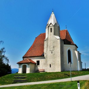 Nikolo-Kirche in Holzern