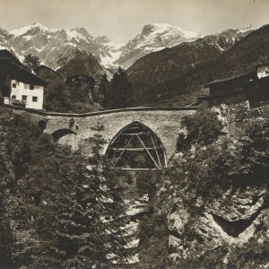 Grins im Jahr 1913