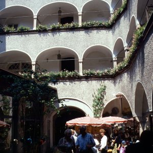 Medium 'Salzburg Altstadt Innenhof' in der Kategorie 'Salzburg - Ansichten aus Salzburg'
