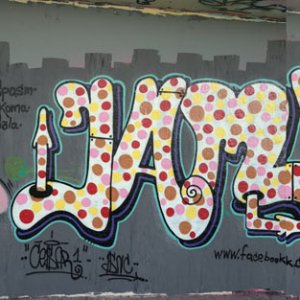 Graffiti-Produktion mehrerer Künstler: Mind21.SNC-CesarOne.SNC-Czar