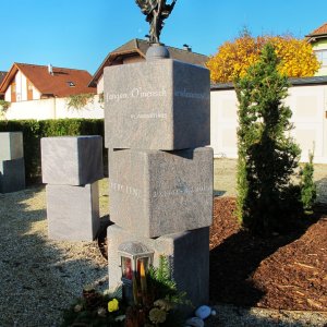 Urnen-Stele
