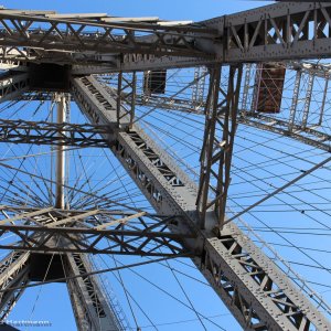 Riesenrad von unten