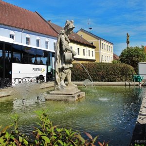 Medium 'Floriani-Brunnen in Kirchberg am Walde' in der Kategorie 'Skulpturen, Bildhauerei'
