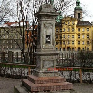 Innsbruck, "Geographensäule" im Waltherpark