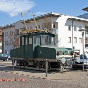 E-Lok am Tribusplatz  in Lana (Südtirol)