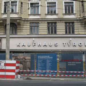 Bauzaun Kaufhaus Tyrol II.