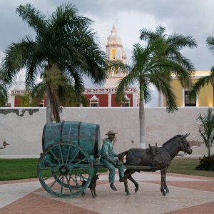 Skulptur in Campeche (incl Hund)