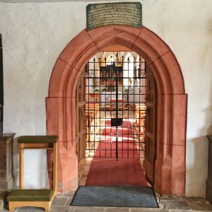 Eingang Kirche St. Quirin