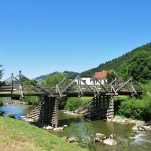 Fußgeher-Brücke