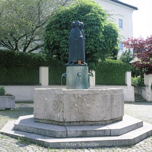 Sternsingerbrunnen am Kirchenplatz
