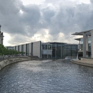 Regierungsviertel entlang der Spree