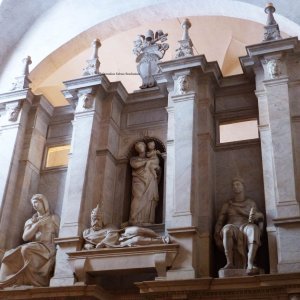Das überwältigende Juliusgrabmal in der San Pietro in Vincoli in Rom.