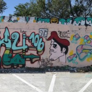 Graffiti von CesarOne.SNC+Fukue in Avignon(Frankreich), 2016