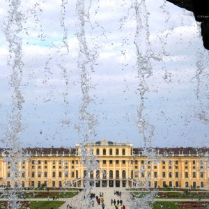 hinter dem Neptunbrunnen