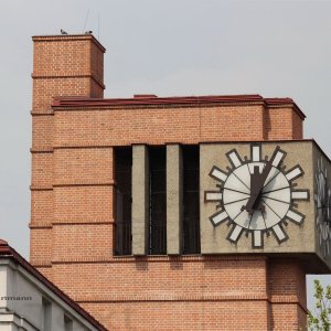 Uhr Friedrich-Engels-Platz-Hof