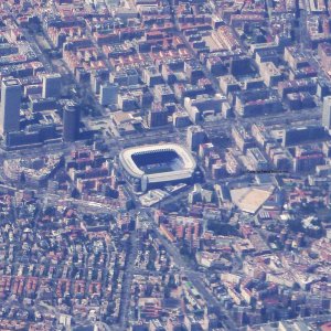 Blick aus dem Himmel auf den Stadtbezirk Chamartín von Madrid.