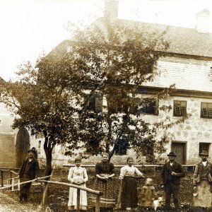 Bauernfamilie und Hof