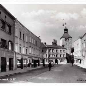 Medium 'Vöcklabruck, Stadtplatz 1950er-Jahre' in der Kategorie 'Vöcklabruck - Ansichten aus Vöcklabruck, Oberösterreich'