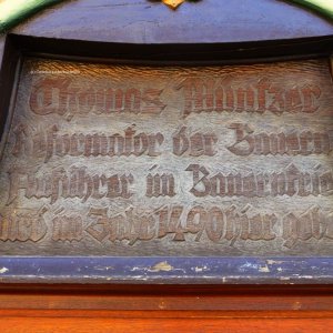ewige Erinnerungen am Hause Nr. 2 in der Niedergasse.