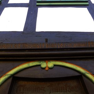 noch älterer Schriftzug am Haus Nr. 2 ind er Niedergasse.