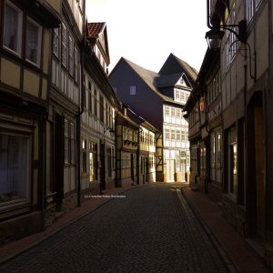 weiter hinab in der Niedergasse.