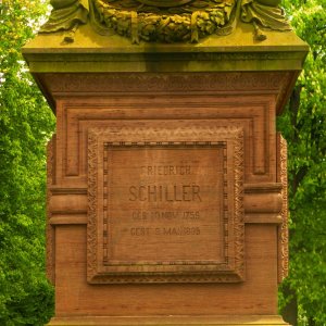 Unser stolzes Schillderdenkmal von Marbach auf der Schillerhöhe.