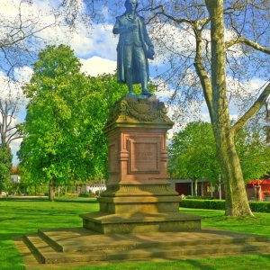 Unser stolzes Schillderdenkmal von Marbach auf der Schillerhöhe.