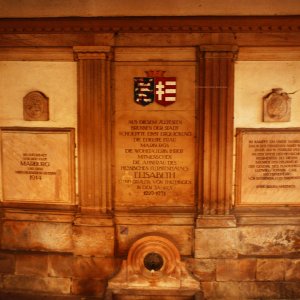 Gedenktafeln vom St. Elisabethbrunnen in Marburg