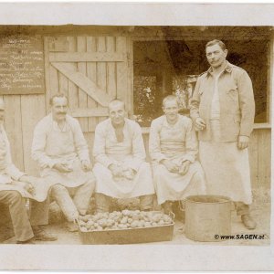 Medium 'Kartoffelschäler in Steyr' in der Kategorie 'Leute bei der Arbeit'