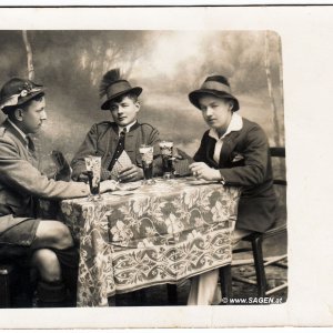 Bier und Kartenspiel